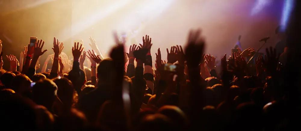 How Live Bands Blend Classic Hits With Modern Chart Music
